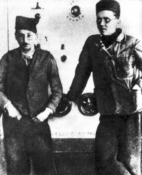Тито и товарищи Тито и товарищи