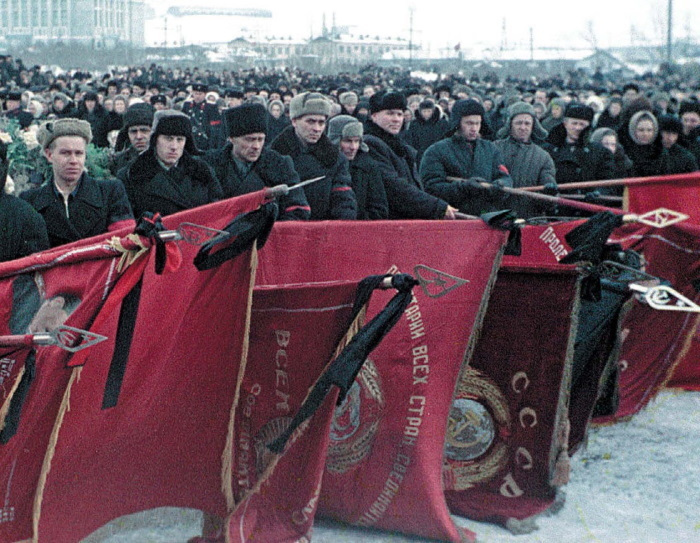 Миражи советского. Очерки современного кино Миражи советского. Очерки современного кино