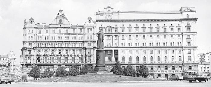 Две Москвы: Метафизика столицы Две Москвы: Метафизика столицы