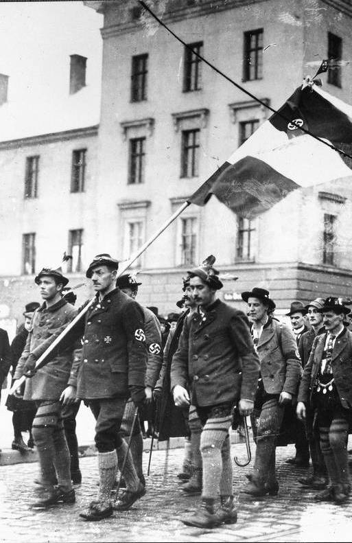 Нацисты. Предостережение истории Нацисты. Предостережение истории