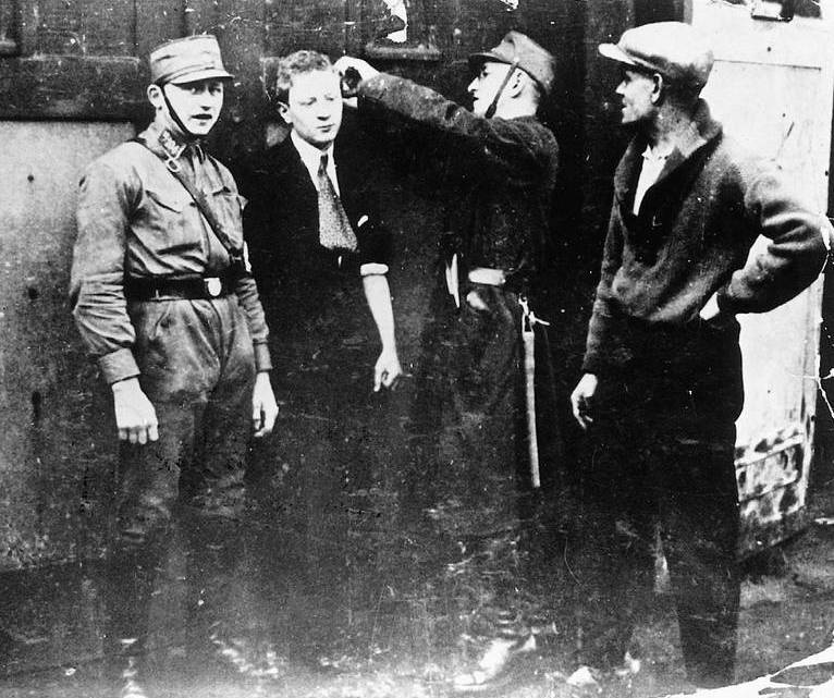 Нацисты. Предостережение истории Нацисты. Предостережение истории
