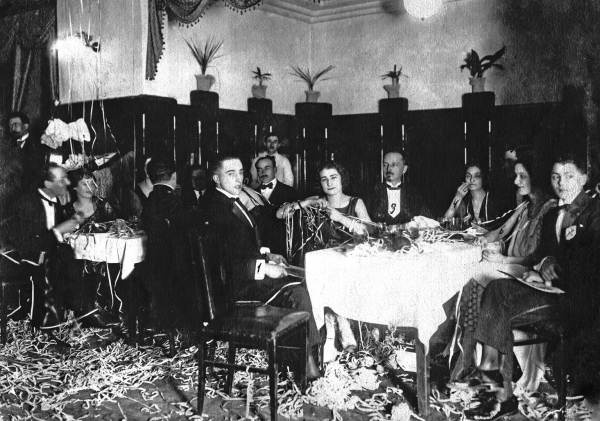 Мемуары фрейлины императрицы. Царская семья, Сталин, Берия, Черчилль и другие в семейных дневниках трех поколений Мемуары фрейлины императрицы. Царская семья, Сталин, Берия, Черчилль и другие в семейных дневниках трех поколений