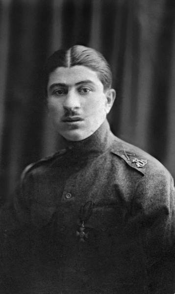 Мемуары фрейлины императрицы. Царская семья, Сталин, Берия, Черчилль и другие в семейных дневниках трех поколений Мемуары фрейлины императрицы. Царская семья, Сталин, Берия, Черчилль и другие в семейных дневниках трех поколений