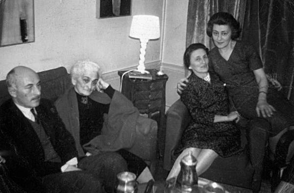 Мемуары фрейлины императрицы. Царская семья, Сталин, Берия, Черчилль и другие в семейных дневниках трех поколений Мемуары фрейлины императрицы. Царская семья, Сталин, Берия, Черчилль и другие в семейных дневниках трех поколений