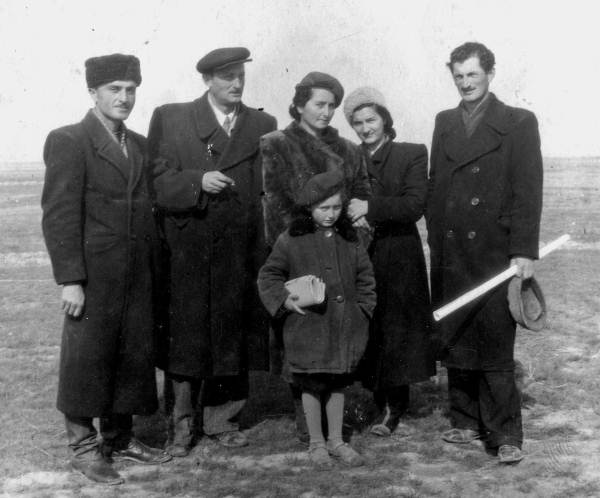 Мемуары фрейлины императрицы. Царская семья, Сталин, Берия, Черчилль и другие в семейных дневниках трех поколений Мемуары фрейлины императрицы. Царская семья, Сталин, Берия, Черчилль и другие в семейных дневниках трех поколений