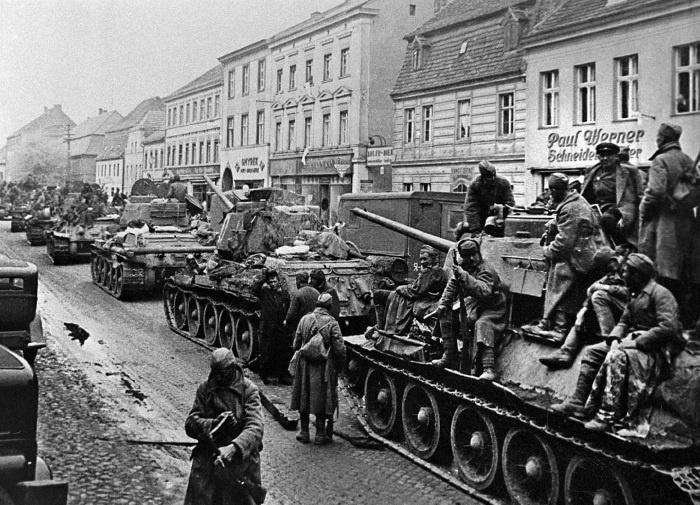 Битва за Берлин. Полная хроника - 23 дня и ночи Битва за Берлин. Полная хроника - 23 дня и ночи