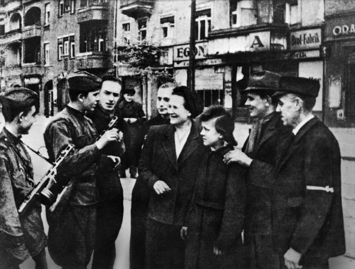 Битва за Берлин. Полная хроника - 23 дня и ночи Битва за Берлин. Полная хроника - 23 дня и ночи
