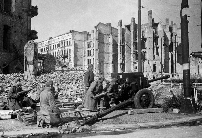 Битва за Берлин. Полная хроника - 23 дня и ночи Битва за Берлин. Полная хроника - 23 дня и ночи
