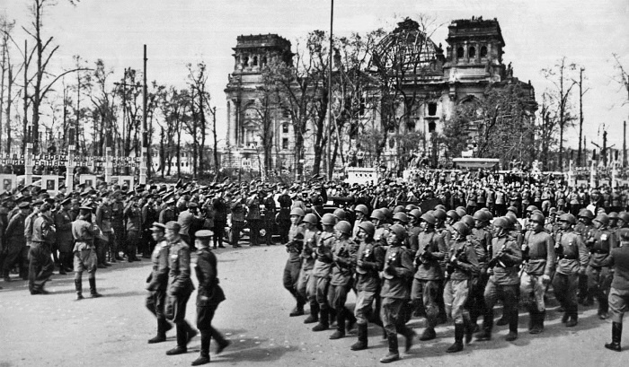 Битва за Берлин. Полная хроника - 23 дня и ночи Битва за Берлин. Полная хроника - 23 дня и ночи