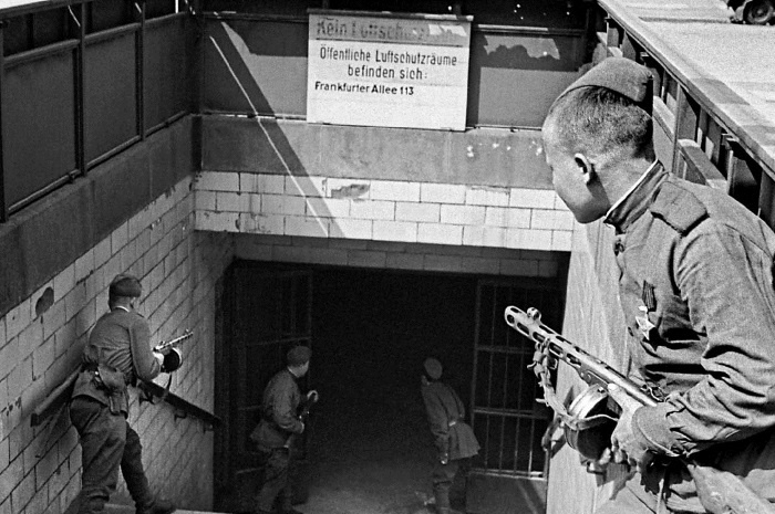 Битва за Берлин. Полная хроника - 23 дня и ночи Битва за Берлин. Полная хроника - 23 дня и ночи