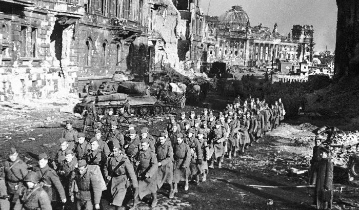 Битва за Берлин. Полная хроника - 23 дня и ночи Битва за Берлин. Полная хроника - 23 дня и ночи