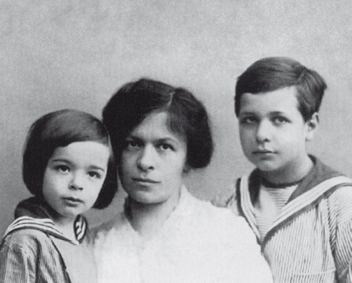 Эйнштейн. Его жизнь и его Вселенная Эйнштейн. Его жизнь и его Вселенная