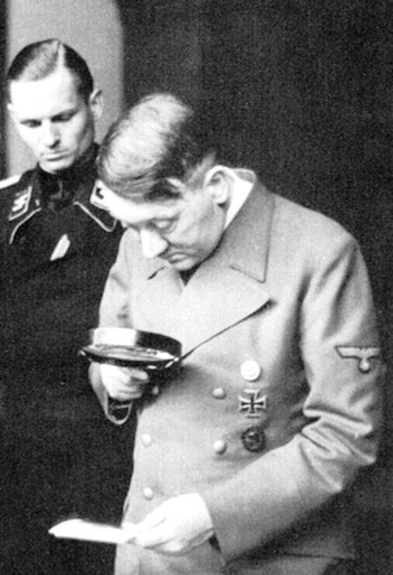 Фюрер как полководец Фюрер как полководец