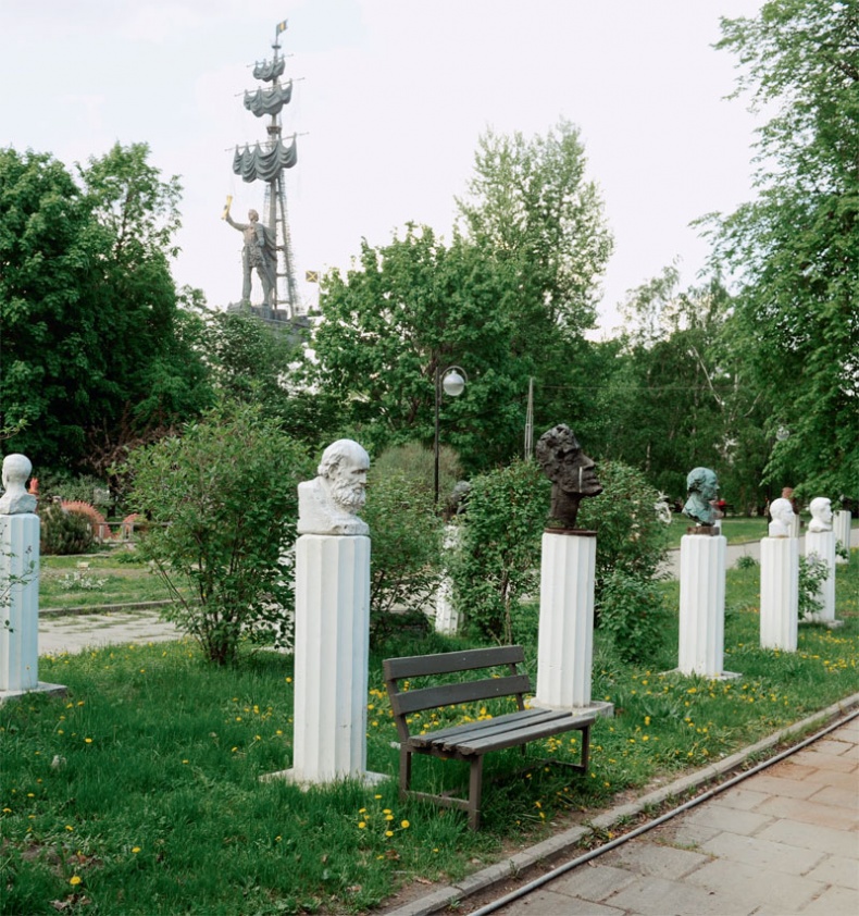 Бес искусства. Невероятная история одного арт-проекта Бес искусства. Невероятная история одного арт-проекта