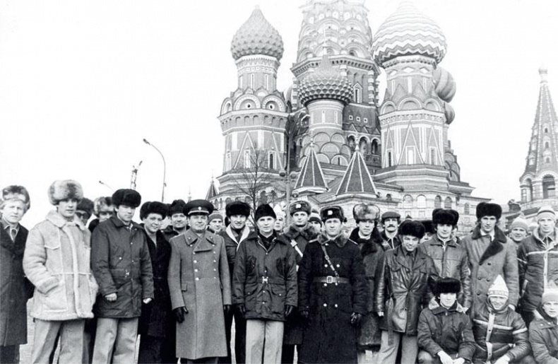 Виктор Тихонов. Жизнь во имя хоккея Виктор Тихонов. Жизнь во имя хоккея