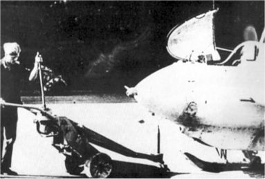 Me 163 "Komet" – истребитель "Летающих крепостей" Me 163 "Komet" – истребитель "Летающих крепостей"