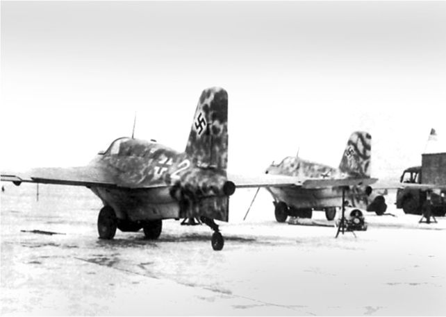 Me 163 "Komet" – истребитель "Летающих крепостей" Me 163 "Komet" – истребитель "Летающих крепостей"