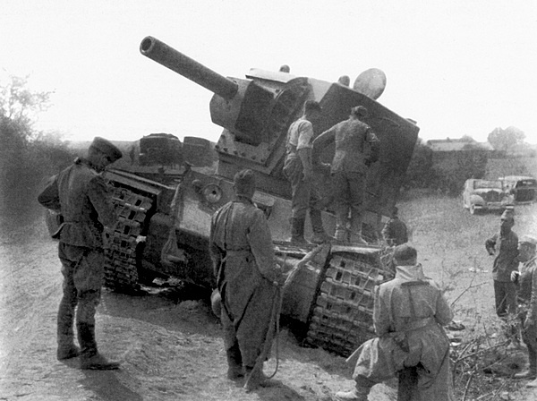 Тяжёлый танк КВ-2 Тяжёлый танк КВ-2