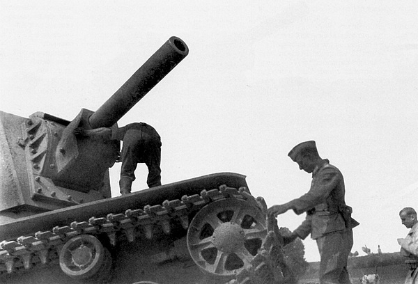 Тяжёлый танк КВ-2 Тяжёлый танк КВ-2