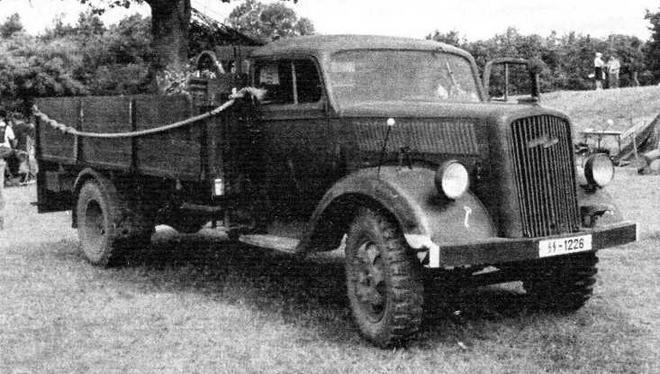 Полуторатонные грузовики Германии 1939—1945 гг. Полуторатонные грузовики Германии 1939—1945 гг.